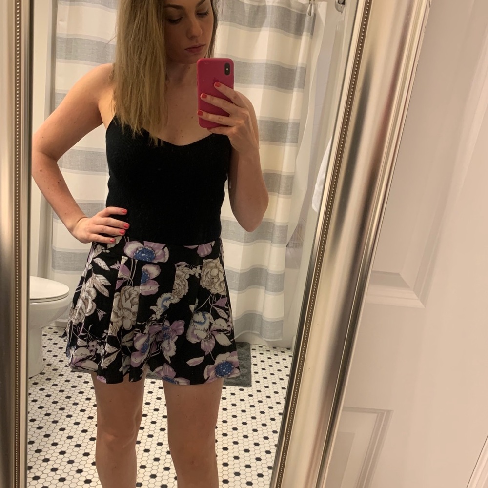 BOGO Floral Flowy Shorts - Picture 2 of 5